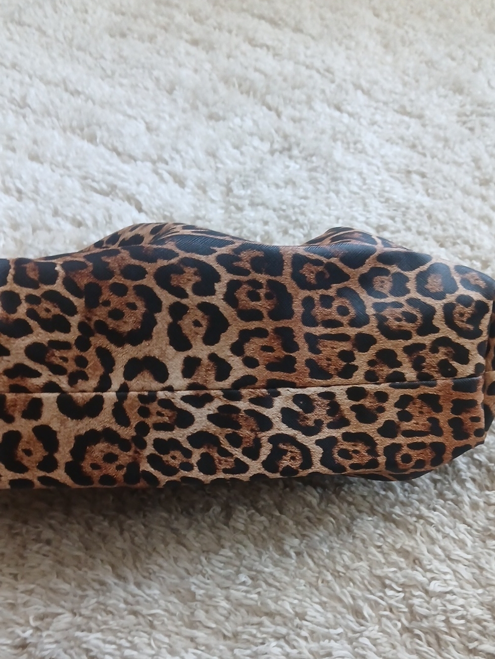 NWOT ANIMAL PRINT CLUTCH BAG - Picture 4 of 5